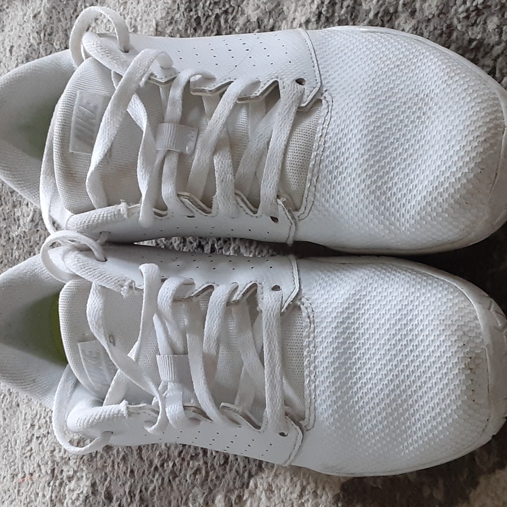 Nike Sideline cheer shoes size 3Y